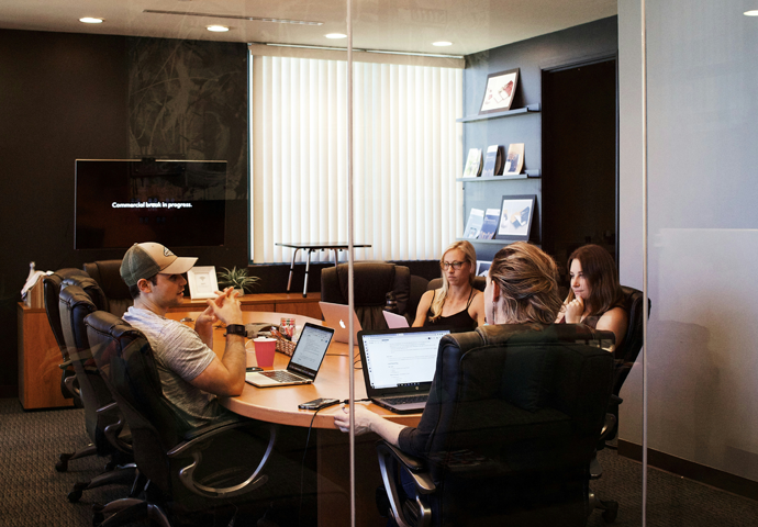 Teammeeting im B&uuml;ro